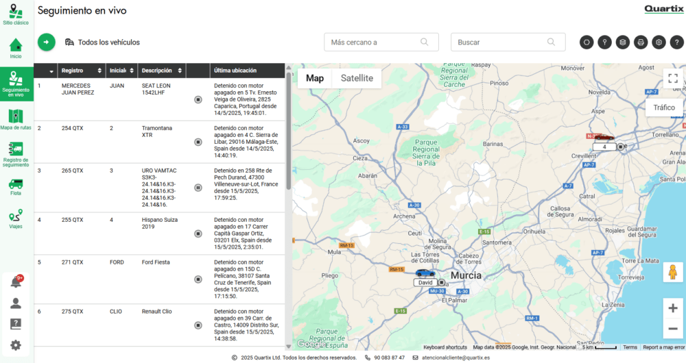 Live vehicle tracking dashboard showing a list of vehicles with details on the left and a map centered on Murcia, Spain, on the right.