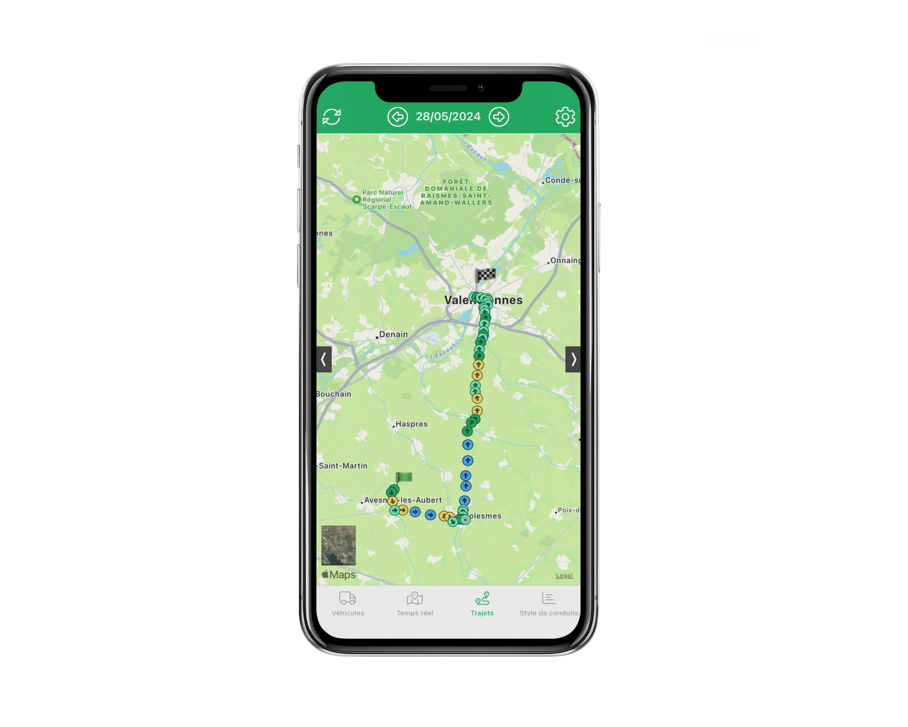 Un smartphone affiche une carte avec un itinéraire de voyage marqué traversant plusieurs villes, avec des icônes indiquant des arrêts en cours de route. La date du 28/05/2024 est affichée en haut.