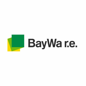 Logotipo de BayWa r.e. en el que aparece un icono cuadrado verde y amarillo junto al texto, que representa servicios como la gestión de flotas para la construcción.