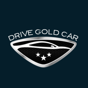Logotipo de Drive Gold Car que muestra la silueta estilizada de un coche y tres estrellas dentro de un escudo, que representa la localización por GPS para flotas de transporte.