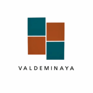 Logotipo de Valdeminaya compuesto por cuatro cuadrados superpuestos en colores verde azulado y naranja óxido, que representan una gestión eficiente de flotas para la construcción.